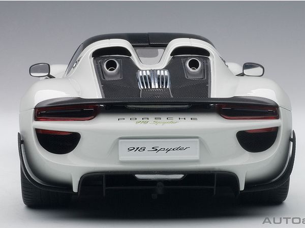 Xe Mô Hình 1:18 Porsche 918 Spyder Weissach Package - Trắng