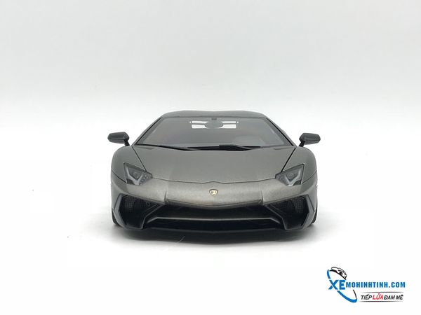 Lamborghini Aventador LP750-4 SV Autoart 1:18 (Xám)