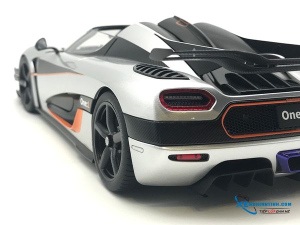 1/18 KOENIGSEGG ONE : 1 (MOON GREY/CARBON BLACK /ORANGE ACCENTS)