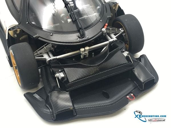 Pagani Zonda Revolucion Autoart 1:18 (Trắng)