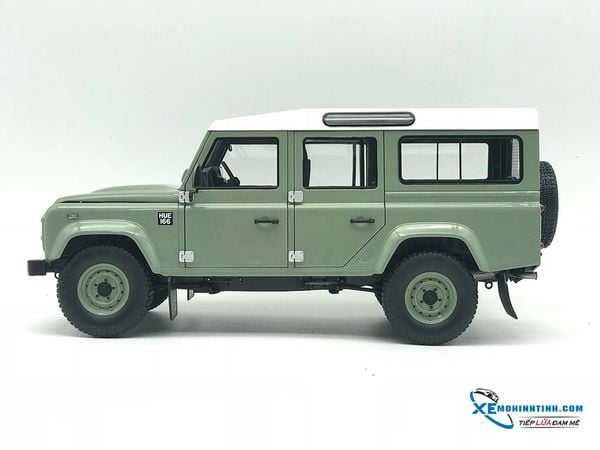 Xe Mô Hình Land Rover Defender 110 1:18 Almost Real ( Xanh 4 cửa )