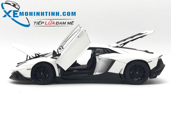 Lamborghini AVENTADOR LP720-4 50TH ANNIVERSARY EDITION Autoart 1:18 (Trắng)