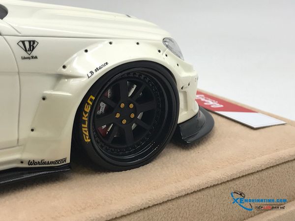 Mercedes-Benz C63 Liberty Walks 1:18 ( Trắng ) - Da