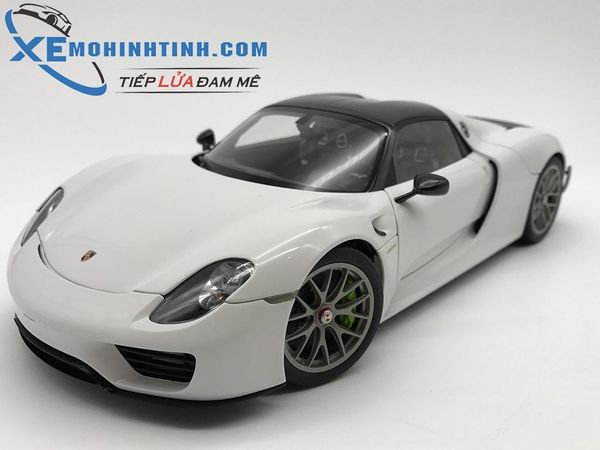 Xe Mô Hình 1:18 Porsche 918 Spyder Weissach Package - Trắng