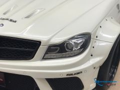 Mercedes-Benz C63 Liberty Walks 1:18 ( Trắng ) - Da