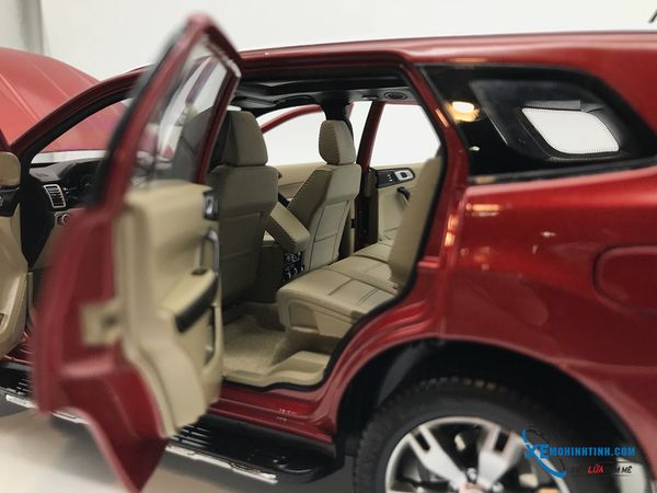 XE MÔ HÌNH FORD EVEREST TITANIUM 1:18 DEALER (ĐỎ ĐÔ)