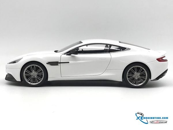 1/18 ASTON MARTIN VANQUISH (GLOSSY WHITE)