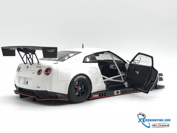 MH NISSAN GT-R NISMO GT3 1:18 AUTOART (WHITE)