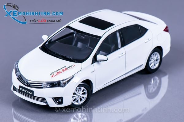 XE MÔ HÌNH TOYOTA COROLLA 2014 1:18 PAUDI (TRẮNG)