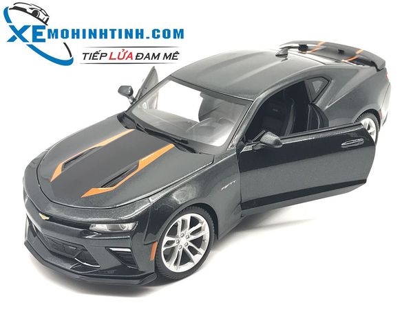 Xe Mô Hình Chevrolet Fifty Camaro 1:18 Maisto (Xám Sọc Cam)