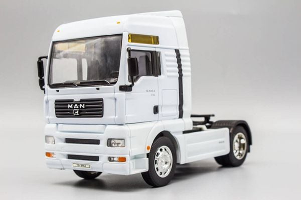 XE MÔ HÌNH WELLY MAN TG510A 1:32 (TRẮNG)