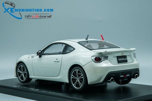 XE MÔ HÌNH TOYOTA 86 GT ''LIMITED'' 1:18 AUTOART (TRẮNG)