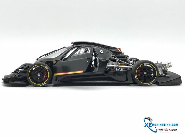 MH PAGANI ZONDA REVOLUCION 1:18 AUTOART (BLACK CARBON FIBER)