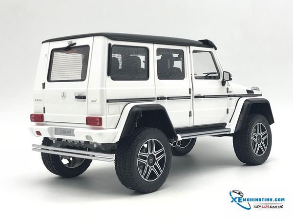 1:18 MERCEDES-BENZ G500 4x4 2 (GLOSS WHITE)