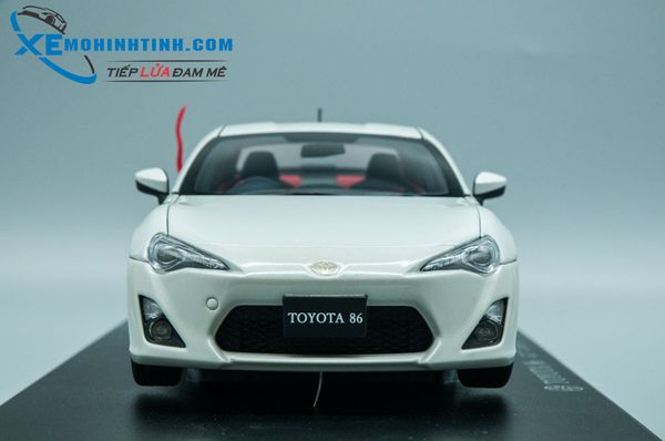 XE MÔ HÌNH TOYOTA 86 GT ''LIMITED'' 1:18 AUTOART (TRẮNG)