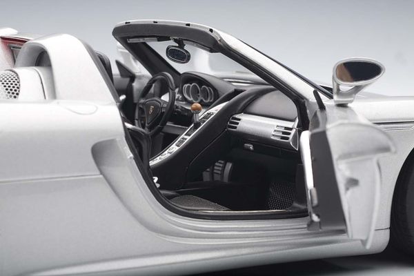 Xe Mô Hình 1:18 Porsche Carrera Gt - Bạc