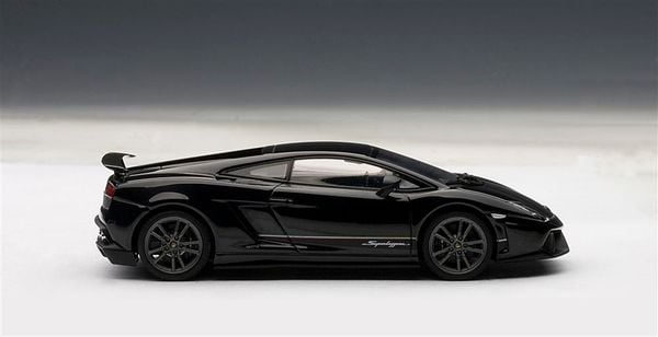 1/43 LAMBORGHINI GALLARDO LP570-4 SUPERLEGGERA (NERO NOCTIS/BLACK)