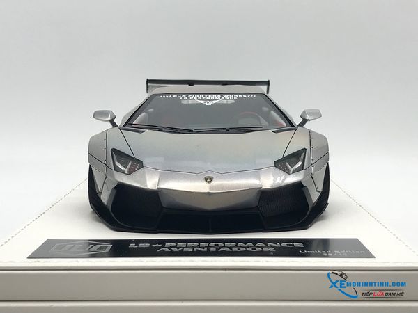 J32-12 MH JUC LAMBORGHINI AVENTADOR LB 1:18 (ANDROMEDA WHITE)