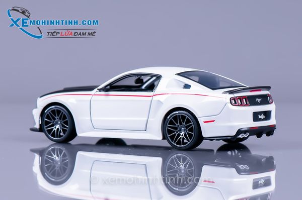 Xe Mô Hình Ford Mustang 2014 Street Racer 1:24 Maisto (Trắng)