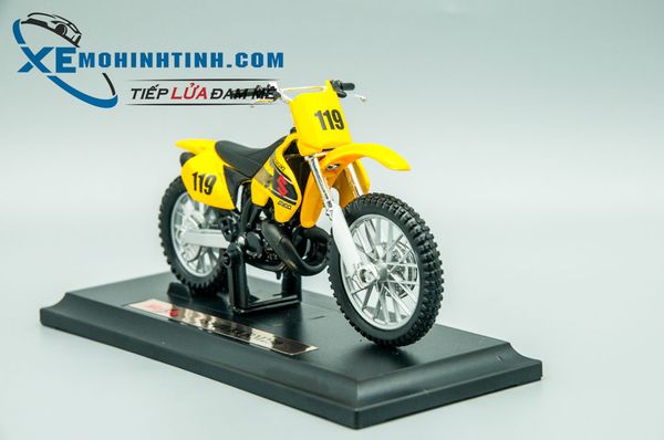 XE MÔ HÌNH SUZUKI RM250 1:18 MAISTO (VÀNG)