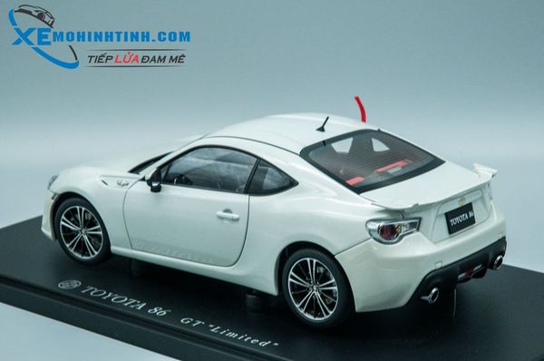 XE MÔ HÌNH TOYOTA 86 GT ''LIMITED'' 1:18 AUTOART (TRẮNG)