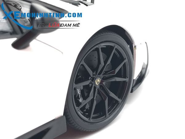 Lamborghini AVENTADOR LP720-4 50TH ANNIVERSARY EDITION Autoart 1:18 (Trắng)