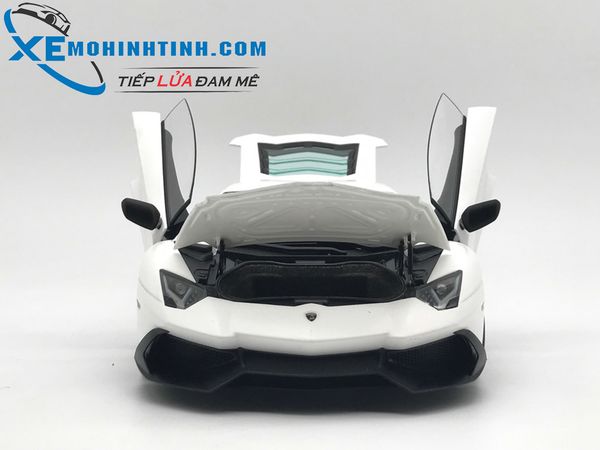 Lamborghini AVENTADOR LP720-4 50TH ANNIVERSARY EDITION Autoart 1:18 (Trắng)