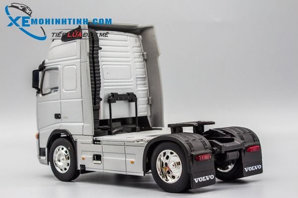 Xe Mô Hình Volvo Fh12 1:32 Welly (Bạc)