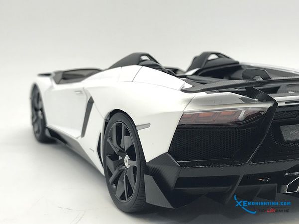 1/18 LAMBORGHINI AVENTADOR J (WHITE)