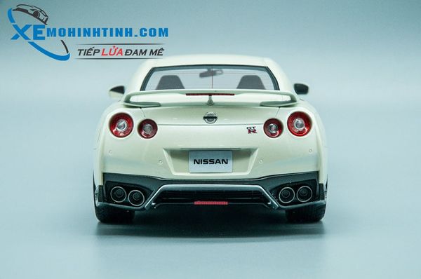 Xe Mô Hình Nissan Gt-R35 2017 1:18 Tarmac Works (Trắng)