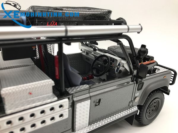 Land Rover Defender Movie Edition 1:18 Kyosho