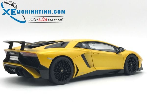 1/18 LAMBORGHINI AVENTADOR LP750-4 SV (VÀNG)