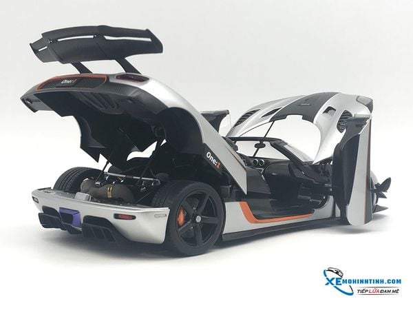 1/18 KOENIGSEGG ONE : 1 (MOON GREY/CARBON BLACK /ORANGE ACCENTS)