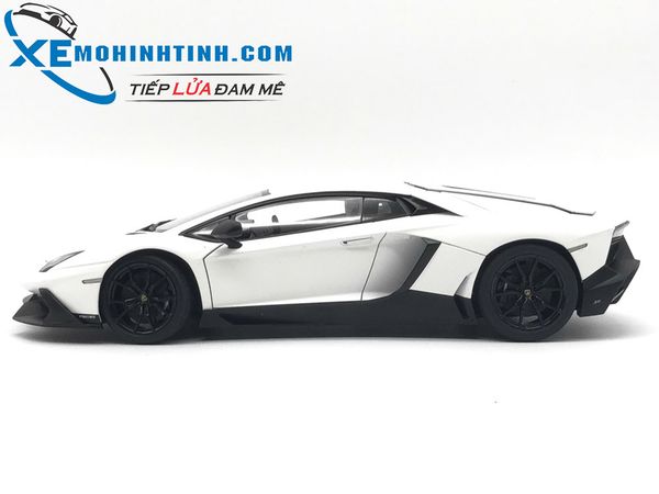 Lamborghini AVENTADOR LP720-4 50TH ANNIVERSARY EDITION Autoart 1:18 (Trắng)