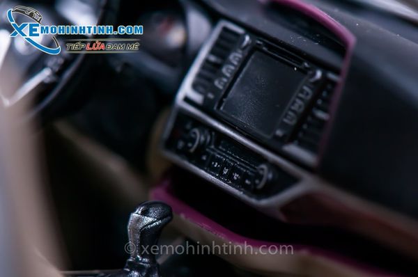 XE MÔ HÌNH TOYOTA HIGHLANDER 2015 1:18 PAUDI (BẠC)