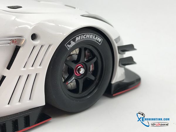 MH NISSAN GT-R NISMO GT3 1:18 AUTOART (WHITE)