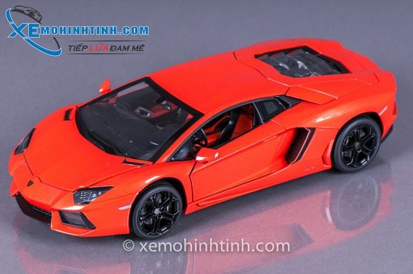 XE MÔ HÌNH LAMBORGHINI AVENTADOR LP700 1:18 RASTAR (CAM)