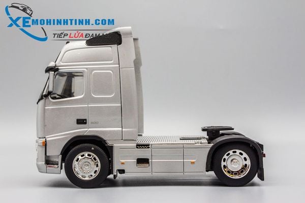 Xe Mô Hình Volvo Fh12 1:32 Welly (Bạc)