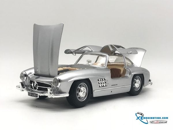 Xe Mô Hình Mercedes-Benz 300 SL ( 1954) 1:18 Bburago ( Bạc )