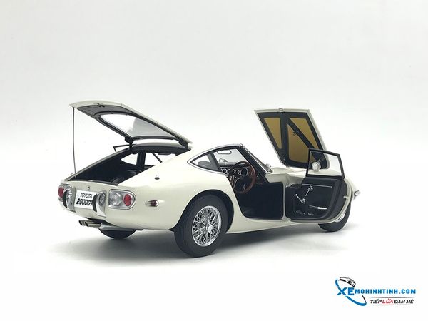 1/18 TOYOTA 2000GT (WHITE