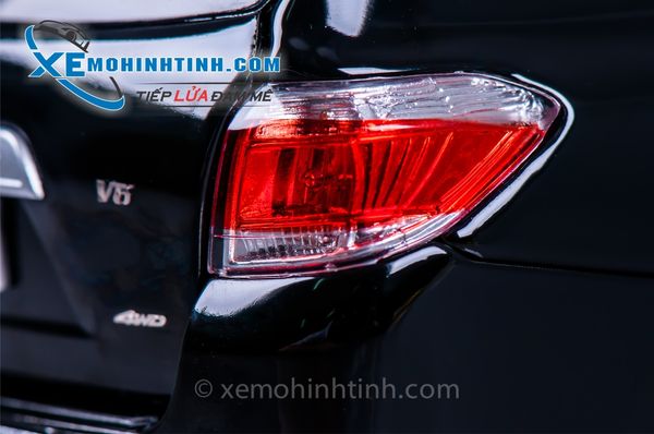 Xe Mô Hình Toyota Highlander 2012 1:18 Paudi (Đen)