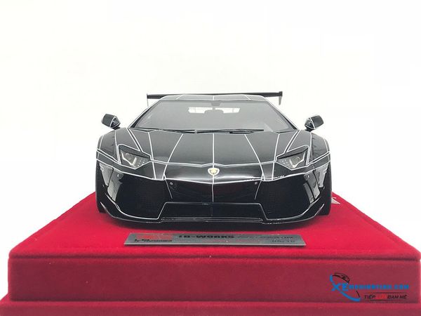 Lamborghini Aventador 1/18 Liberty Walks ( Đen sọc Bạc )