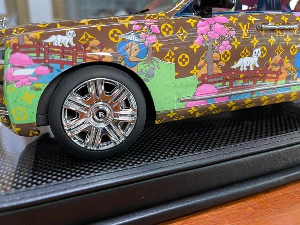 Xe Mô Hình Rolls Royce Cullinan Christmas Special Version x LV 1:18 VIP Models ( Limited 06 / 99 )