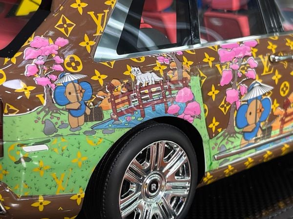 Xe Mô Hình Rolls Royce Cullinan Christmas Special Version x LV 1:18 VIP Models ( Limited 06 / 99 )
