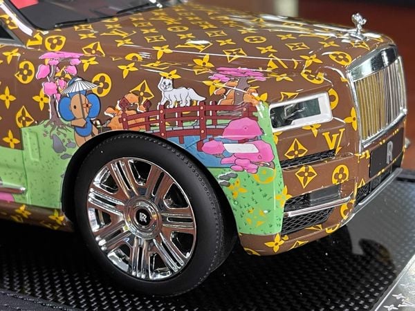 Xe Mô Hình Rolls Royce Cullinan Christmas Special Version x LV 1:18 VIP Models ( Limited 06 / 99 )