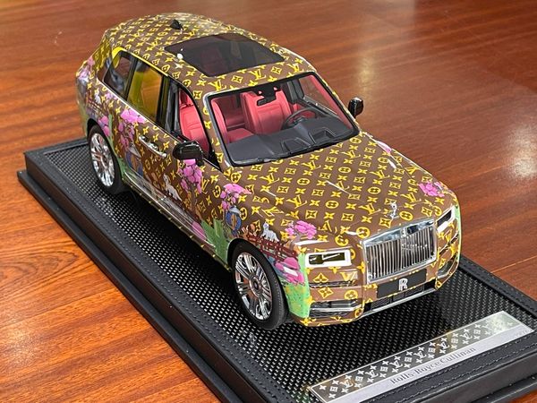 Xe Mô Hình Rolls Royce Cullinan Christmas Special Version x LV 1:18 VIP Models ( Limited 06 / 99 )