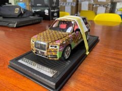 Xe Mô Hình Rolls Royce Cullinan Christmas Special Version x LV 1:18 VIP Models ( Limited 06 / 99 )