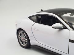 XE MÔ HÌNH JAGUAR F TYPE 1:24 WELLY (TRẮNG)