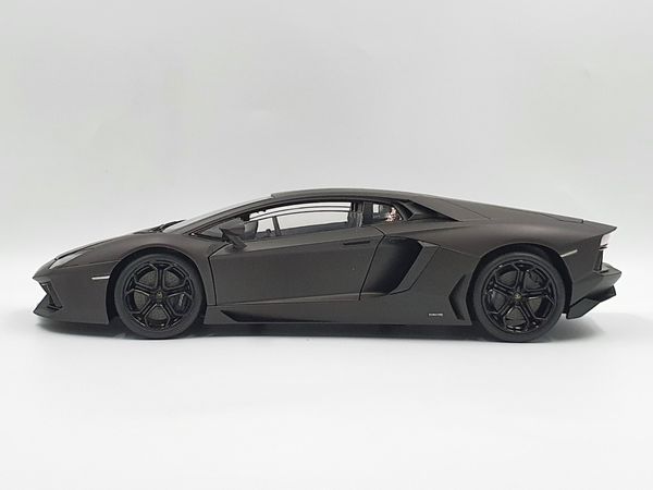 XE MÔ HÌNH LAMBORGHINI AVENTADOR LP700 1:18 WELLY-FX (ĐEN)