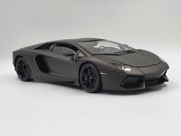 XE MÔ HÌNH LAMBORGHINI AVENTADOR LP700 1:18 WELLY-FX (ĐEN)